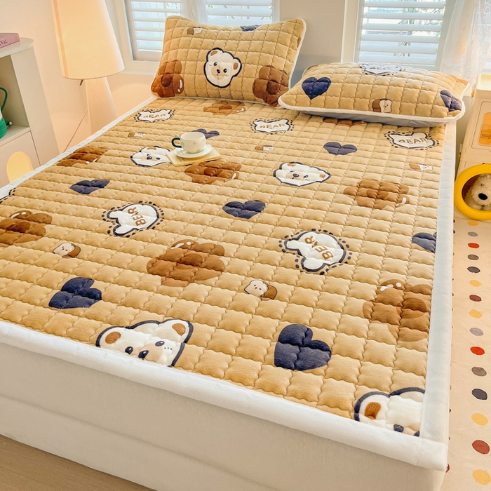 91家纺网 家纺一手货源 找家纺 莉莉安家纺 2025牛奶绒床垫软垫家用绒毯子垫被褥子宿舍学生单人冬季加绒牛奶绒床褥垫子 萌宠熊宝