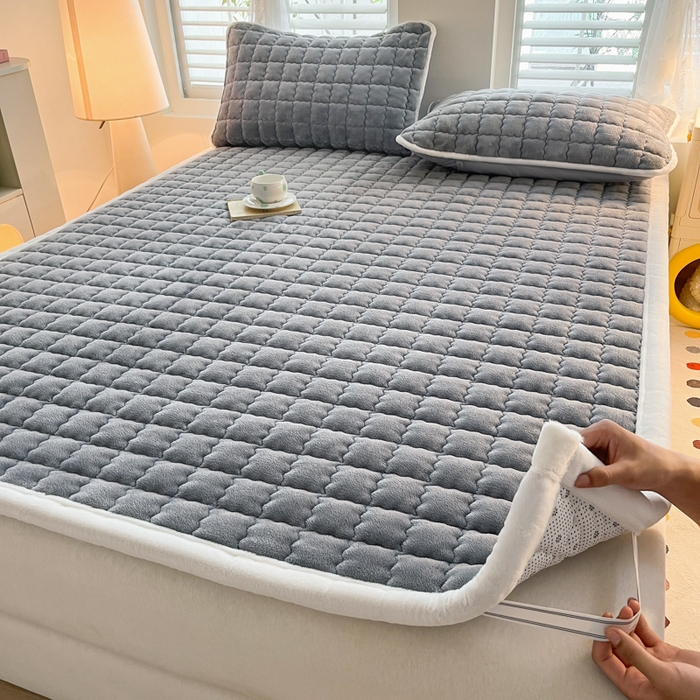 91家纺网 家纺一手货源 找家纺 莉莉安家纺 2025牛奶绒床垫软垫家用绒毯子垫被褥子宿舍学生单人冬季加绒牛奶绒床褥垫子 高级灰