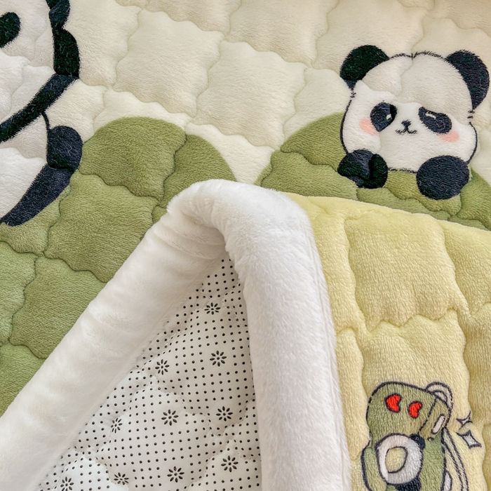 91家纺网 家纺一手货源 找家纺 莉莉安家纺 2025牛奶绒床垫软垫家用绒毯子垫被褥子宿舍学生单人冬季加绒牛奶绒床褥垫子 熊猫乐乐