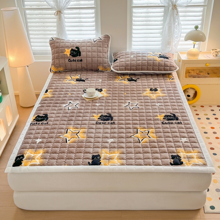 91家纺网 家纺一手货源 找家纺 莉莉安家纺 2025牛奶绒床垫软垫家用绒毯子垫被褥子宿舍学生单人冬季加绒牛奶绒床褥垫子 猫咪星空