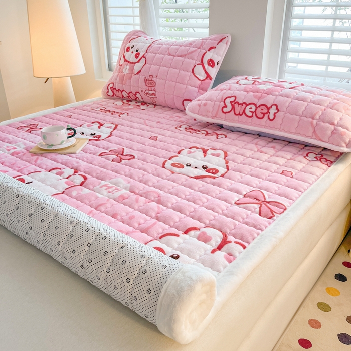 91家纺网 家纺一手货源 找家纺 莉莉安家纺 2025牛奶绒床垫软垫家用绒毯子垫被褥子宿舍学生单人冬季加绒牛奶绒床褥垫子 甜甜兔