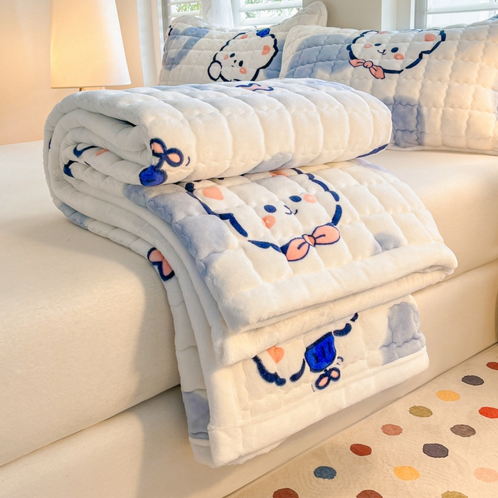 91家纺网 家纺一手货源 找家纺 莉莉安家纺 2025牛奶绒床垫软垫家用绒毯子垫被褥子宿舍学生单人冬季加绒牛奶绒床褥垫子 蓝色小熊