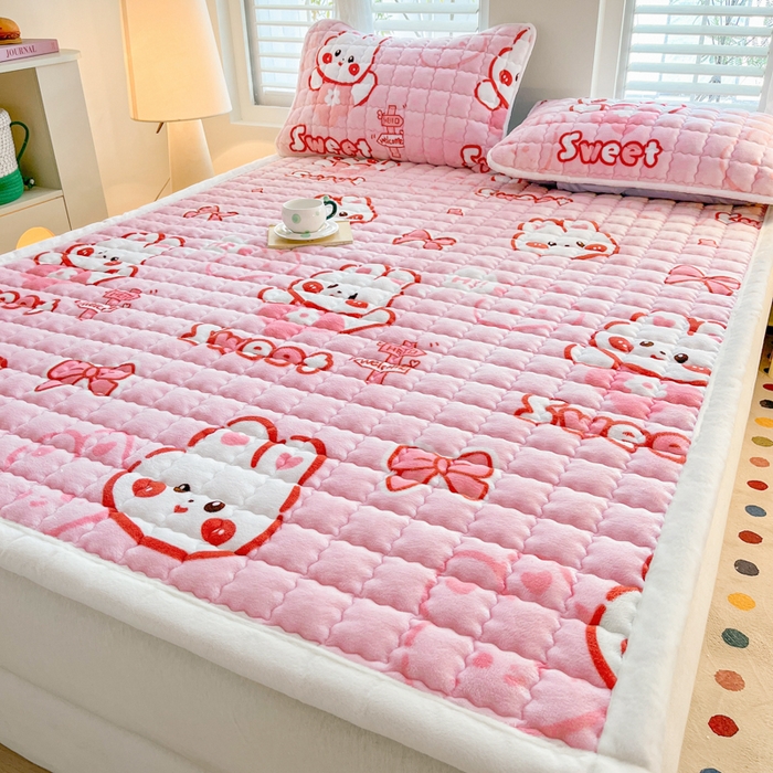 91家纺网 家纺一手货源 找家纺 莉莉安家纺 2025牛奶绒床垫软垫家用绒毯子垫被褥子宿舍学生单人冬季加绒牛奶绒床褥垫子 甜甜兔