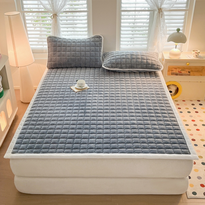 91家纺网 家纺一手货源 找家纺 莉莉安家纺 2025牛奶绒床垫软垫家用绒毯子垫被褥子宿舍学生单人冬季加绒牛奶绒床褥垫子 高级灰