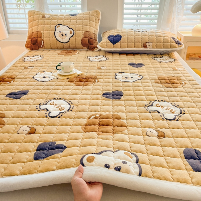 莉莉安家纺 2025牛奶绒床垫软垫家用绒毯子垫被褥子宿舍学生单人冬季加绒牛奶绒床褥垫子 萌宠熊宝