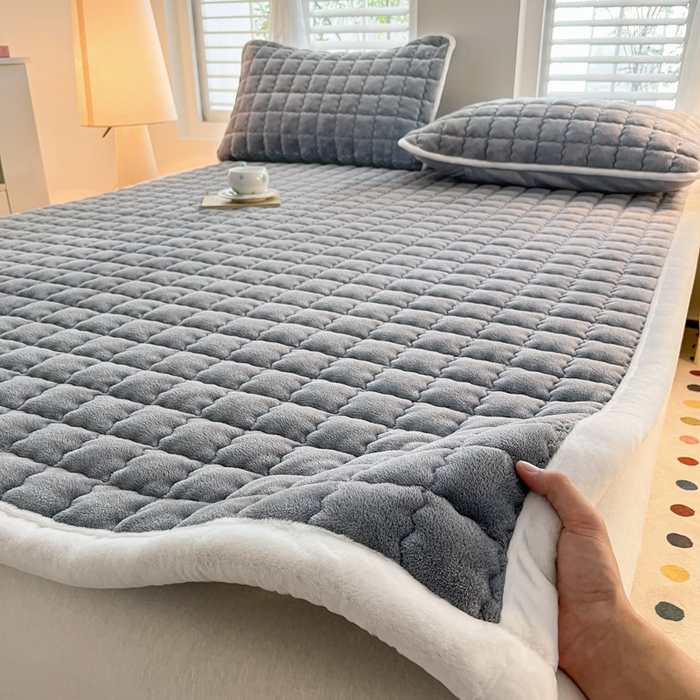 91家纺网 家纺一手货源 找家纺 莉莉安家纺 2025牛奶绒床垫软垫家用绒毯子垫被褥子宿舍学生单人冬季加绒牛奶绒床褥垫子 高级灰