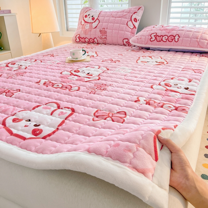 91家纺网 家纺一手货源 找家纺 莉莉安家纺 2025牛奶绒床垫软垫家用绒毯子垫被褥子宿舍学生单人冬季加绒牛奶绒床褥垫子 甜甜兔