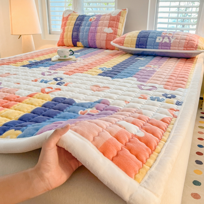 91家纺网 家纺一手货源 找家纺 莉莉安家纺 2025牛奶绒床垫软垫家用绒毯子垫被褥子宿舍学生单人冬季加绒牛奶绒床褥垫子 彩虹物语