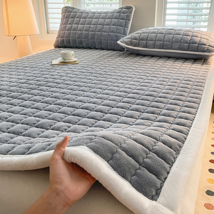 91家纺网 家纺一手货源 找家纺 莉莉安家纺 2025牛奶绒床垫软垫家用绒毯子垫被褥子宿舍学生单人冬季加绒牛奶绒床褥垫子 高级灰