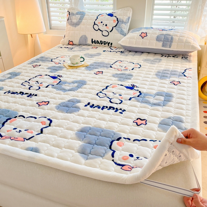 91家纺网 家纺一手货源 找家纺 莉莉安家纺 2025牛奶绒床垫软垫家用绒毯子垫被褥子宿舍学生单人冬季加绒牛奶绒床褥垫子 蓝色小熊