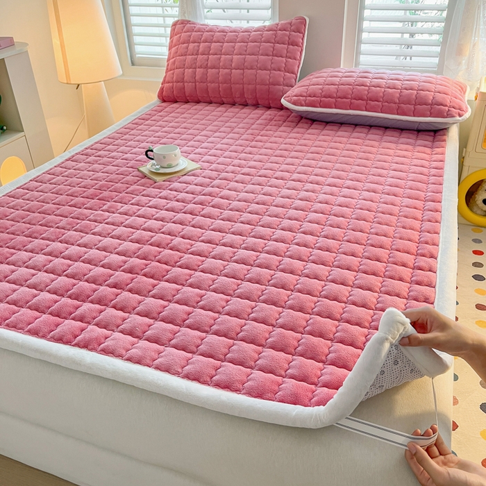 91家纺网 家纺一手货源 找家纺 莉莉安家纺 2025牛奶绒床垫软垫家用绒毯子垫被褥子宿舍学生单人冬季加绒牛奶绒床褥垫子 豆沙粉