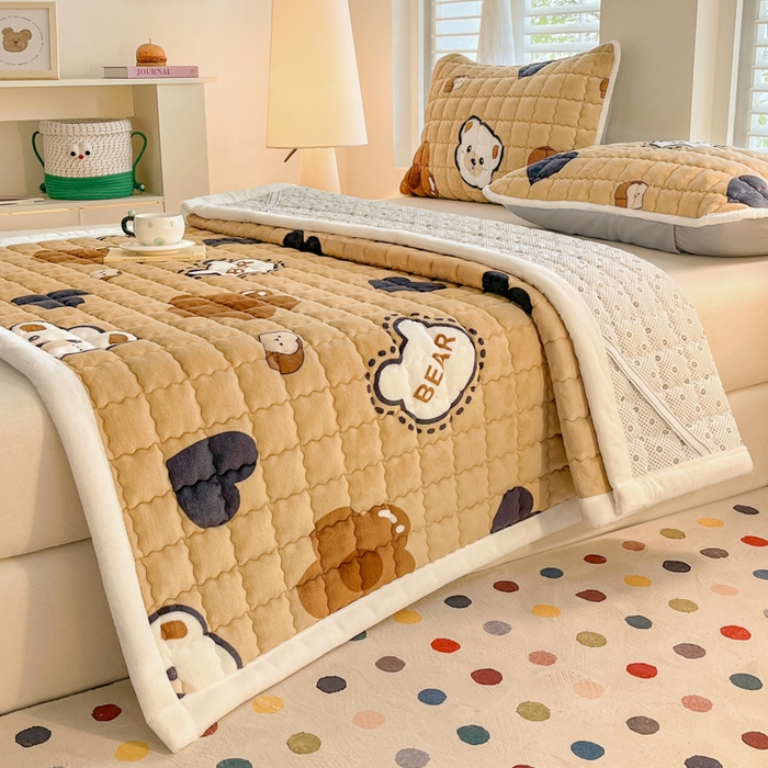 91家纺网 家纺一手货源 找家纺 莉莉安家纺 2025牛奶绒床垫软垫家用绒毯子垫被褥子宿舍学生单人冬季加绒牛奶绒床褥垫子 萌宠熊宝