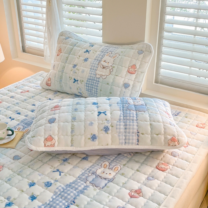 91家纺网 家纺一手货源 找家纺 莉莉安家纺 2025牛奶绒床垫软垫家用绒毯子垫被褥子宿舍学生单人冬季加绒牛奶绒床褥垫子 兔兔花语