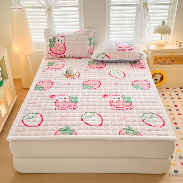 91家纺网 家纺一手货源 找家纺 莉莉安家纺 2025牛奶绒床垫软垫家用绒毯子垫被褥子宿舍学生单人冬季加绒牛奶绒床褥垫子 幸运草莓