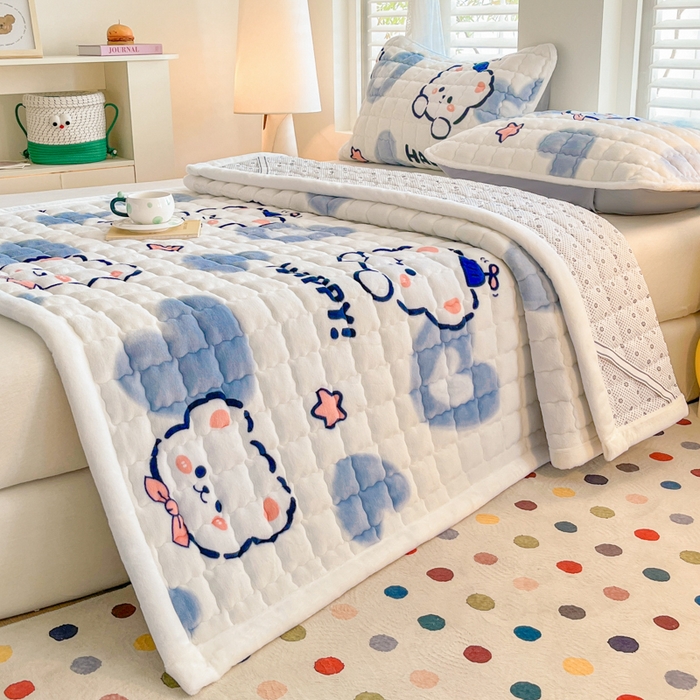 91家纺网 家纺一手货源 找家纺 莉莉安家纺 2025牛奶绒床垫软垫家用绒毯子垫被褥子宿舍学生单人冬季加绒牛奶绒床褥垫子 蓝色小熊