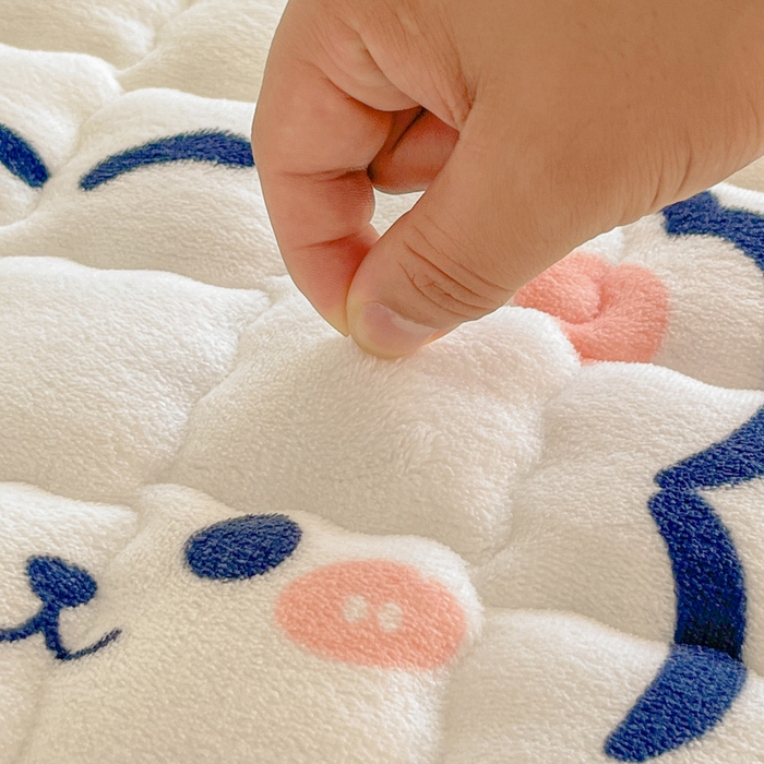 91家纺网 家纺一手货源 找家纺 莉莉安家纺 2025牛奶绒床垫软垫家用绒毯子垫被褥子宿舍学生单人冬季加绒牛奶绒床褥垫子 蓝色小熊