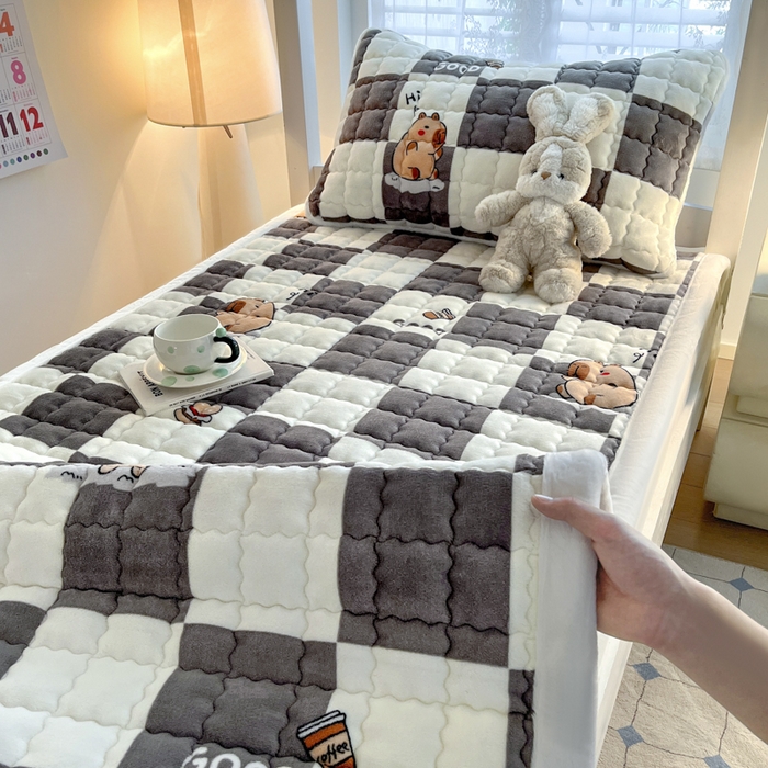 91家纺网 家纺一手货源 找家纺 莉莉安家纺 2025牛奶绒床垫褥子软垫家用加厚宿舍学生单人铺垫被冬季加绒毛毯床褥 卡皮巴拉