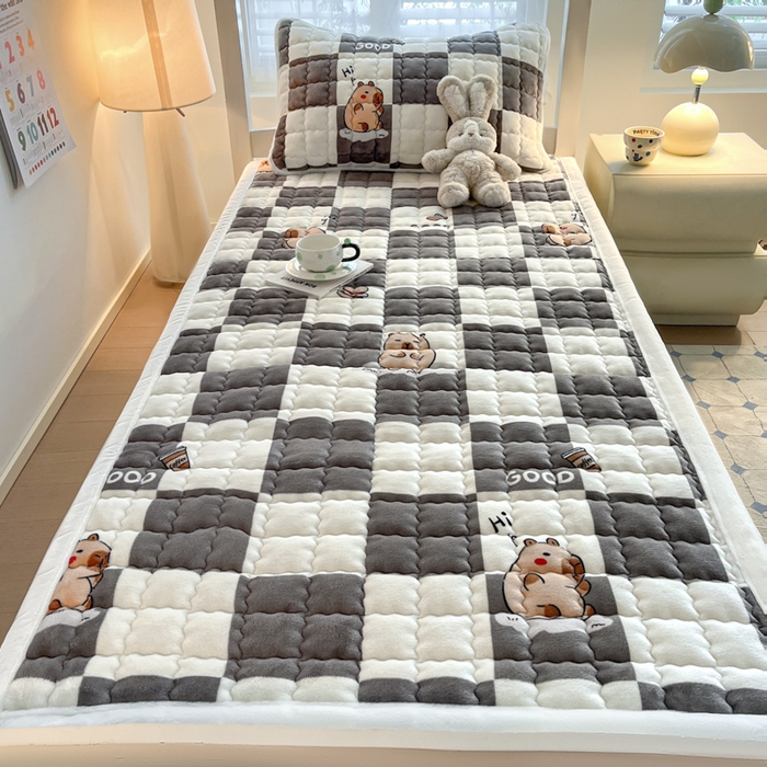 91家纺网 家纺一手货源 找家纺 莉莉安家纺 2025牛奶绒床垫褥子软垫家用加厚宿舍学生单人铺垫被冬季加绒毛毯床褥 卡皮巴拉