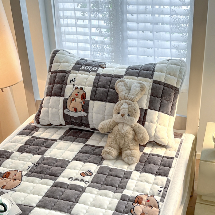 91家纺网 家纺一手货源 找家纺 莉莉安家纺 2025牛奶绒床垫褥子软垫家用加厚宿舍学生单人铺垫被冬季加绒毛毯床褥 卡皮巴拉