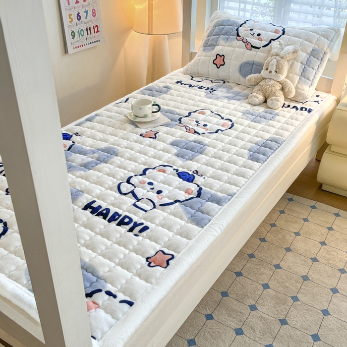 91家纺网 家纺一手货源 找家纺 莉莉安家纺 2025牛奶绒床垫褥子软垫家用加厚宿舍学生单人铺垫被冬季加绒毛毯床褥 蓝色小熊