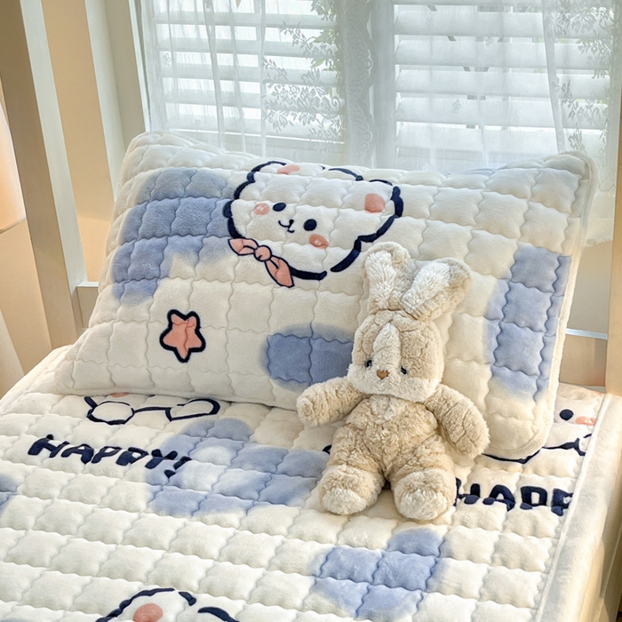 91家纺网 家纺一手货源 找家纺 莉莉安家纺 2025牛奶绒床垫褥子软垫家用加厚宿舍学生单人铺垫被冬季加绒毛毯床褥 蓝色小熊