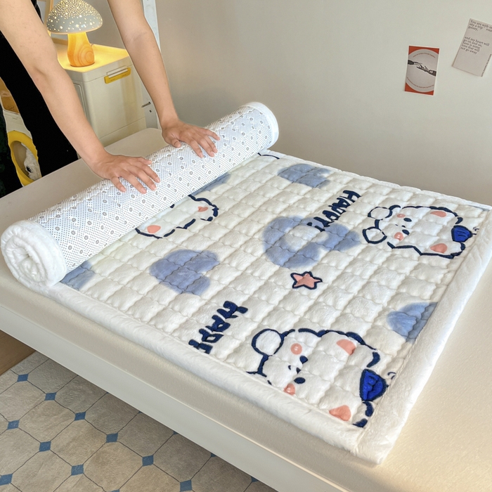 91家纺网 家纺一手货源 找家纺 莉莉安家纺 2025牛奶绒床垫褥子软垫家用加厚宿舍学生单人铺垫被冬季加绒毛毯床褥 蓝色小熊