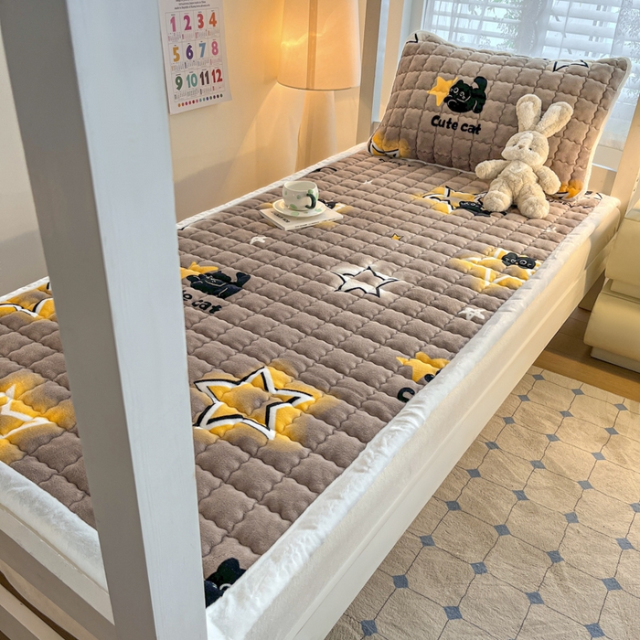 91家纺网 家纺一手货源 找家纺 莉莉安家纺 2025牛奶绒床垫褥子软垫家用加厚宿舍学生单人铺垫被冬季加绒毛毯床褥 猫咪星空