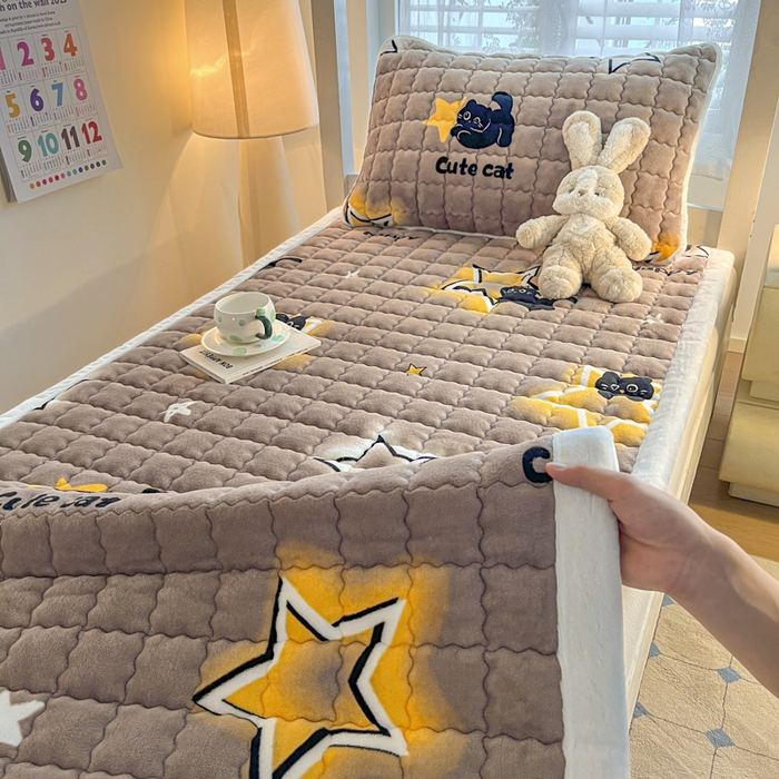 91家纺网 家纺一手货源 找家纺 莉莉安家纺 2025牛奶绒床垫褥子软垫家用加厚宿舍学生单人铺垫被冬季加绒毛毯床褥 猫咪星空
