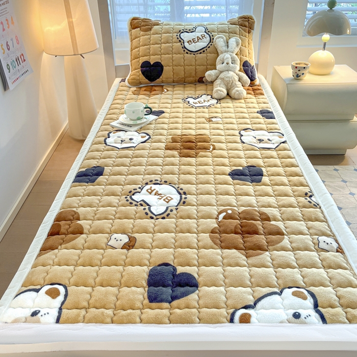 91家纺网 家纺一手货源 找家纺 莉莉安家纺 2025牛奶绒床垫褥子软垫家用加厚宿舍学生单人铺垫被冬季加绒毛毯床褥 萌宠熊宝