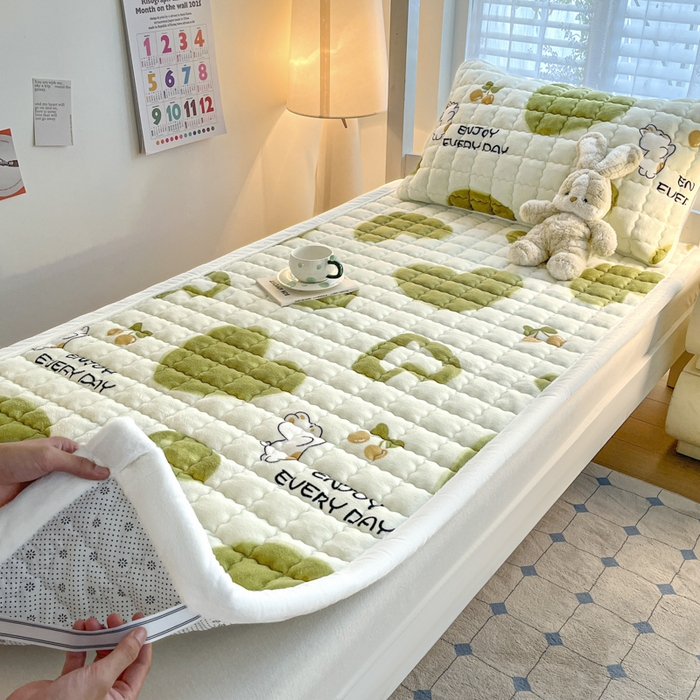 91家纺网 家纺一手货源 找家纺 莉莉安家纺 2025牛奶绒床垫褥子软垫家用加厚宿舍学生单人铺垫被冬季加绒毛毯床褥 甜蜜爱恋