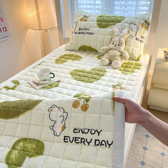 91家纺网 家纺一手货源 找家纺 莉莉安家纺 2025牛奶绒床垫褥子软垫家用加厚宿舍学生单人铺垫被冬季加绒毛毯床褥 甜蜜爱恋