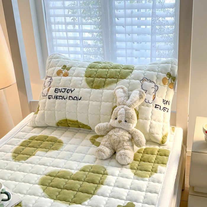 91家纺网 家纺一手货源 找家纺 莉莉安家纺 2025牛奶绒床垫褥子软垫家用加厚宿舍学生单人铺垫被冬季加绒毛毯床褥 甜蜜爱恋