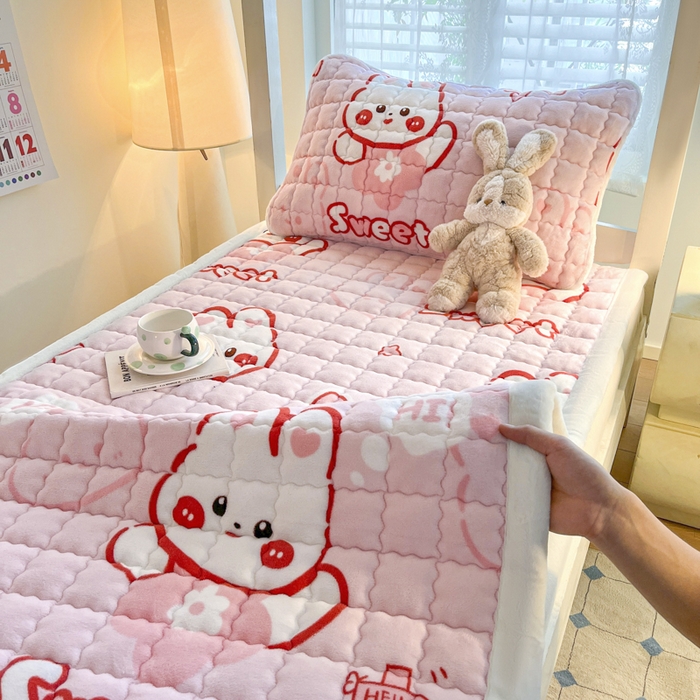 91家纺网 家纺一手货源 找家纺 莉莉安家纺 2025牛奶绒床垫褥子软垫家用加厚宿舍学生单人铺垫被冬季加绒毛毯床褥 甜甜兔