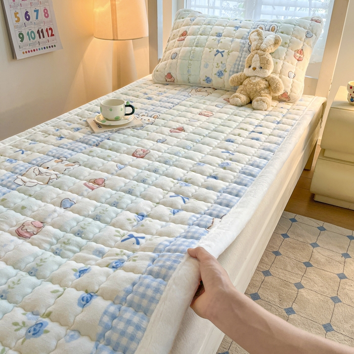 91家纺网 家纺一手货源 找家纺 莉莉安家纺 2025牛奶绒床垫褥子软垫家用加厚宿舍学生单人铺垫被冬季加绒毛毯床褥 兔兔花语