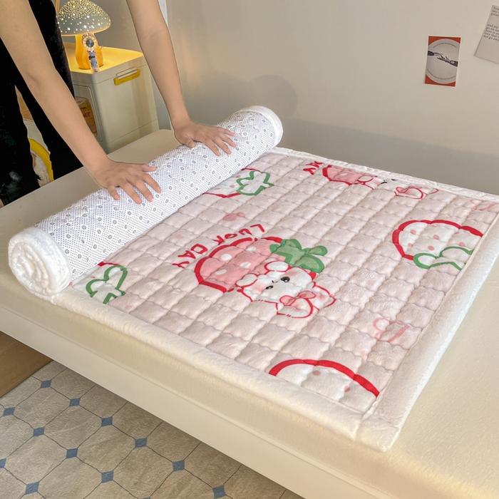 91家纺网 家纺一手货源 找家纺 莉莉安家纺 2025牛奶绒床垫褥子软垫家用加厚宿舍学生单人铺垫被冬季加绒毛毯床褥 幸运草莓