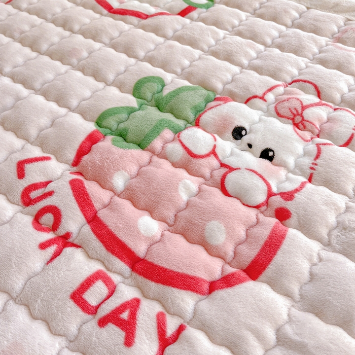 91家纺网 家纺一手货源 找家纺 莉莉安家纺 2025牛奶绒床垫褥子软垫家用加厚宿舍学生单人铺垫被冬季加绒毛毯床褥 幸运草莓