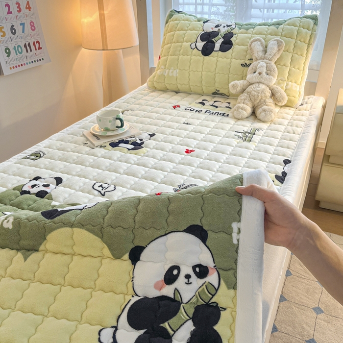 91家纺网 家纺一手货源 找家纺 莉莉安家纺 2025牛奶绒床垫褥子软垫家用加厚宿舍学生单人铺垫被冬季加绒毛毯床褥 熊猫乐乐