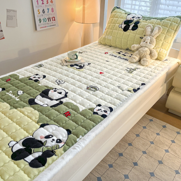 91家纺网 家纺一手货源 找家纺 莉莉安家纺 2025牛奶绒床垫褥子软垫家用加厚宿舍学生单人铺垫被冬季加绒毛毯床褥 熊猫乐乐