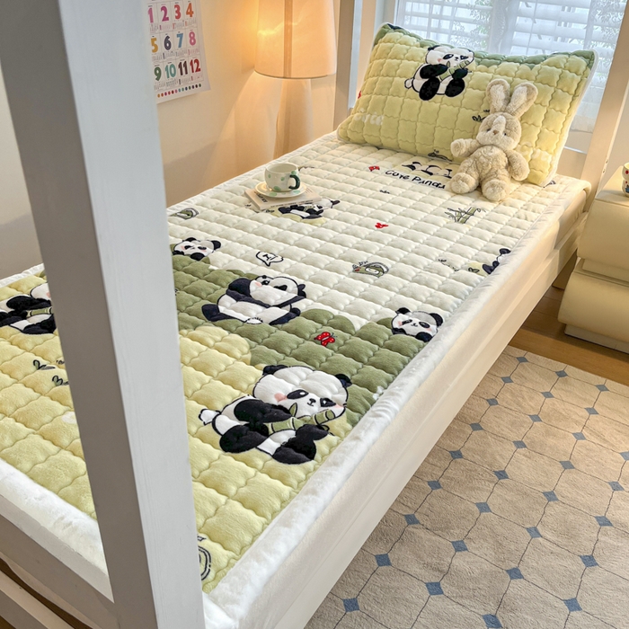 91家纺网 家纺一手货源 找家纺 莉莉安家纺 2025牛奶绒床垫褥子软垫家用加厚宿舍学生单人铺垫被冬季加绒毛毯床褥 熊猫乐乐