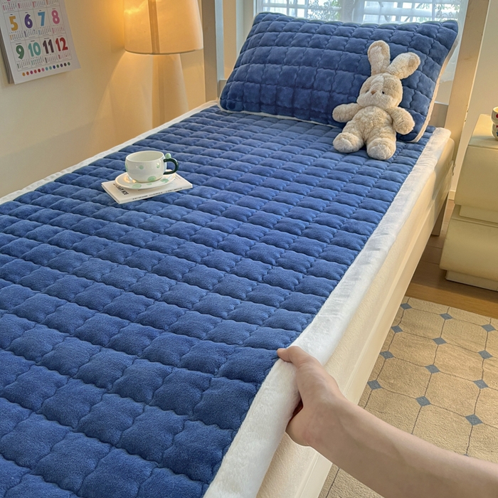 91家纺网 家纺一手货源 找家纺 莉莉安家纺 2025牛奶绒床垫褥子软垫家用加厚宿舍学生单人铺垫被冬季加绒毛毯床褥 宾利蓝