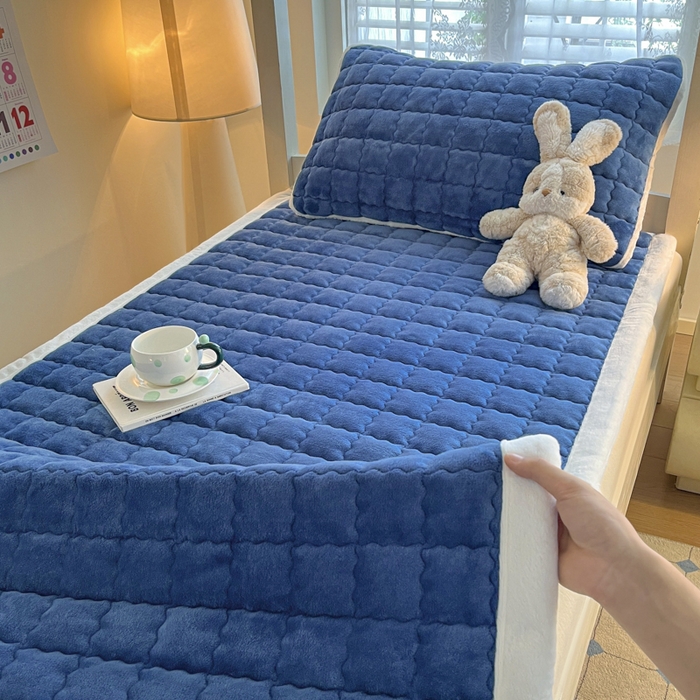 91家纺网 家纺一手货源 找家纺 莉莉安家纺 2025牛奶绒床垫褥子软垫家用加厚宿舍学生单人铺垫被冬季加绒毛毯床褥 宾利蓝