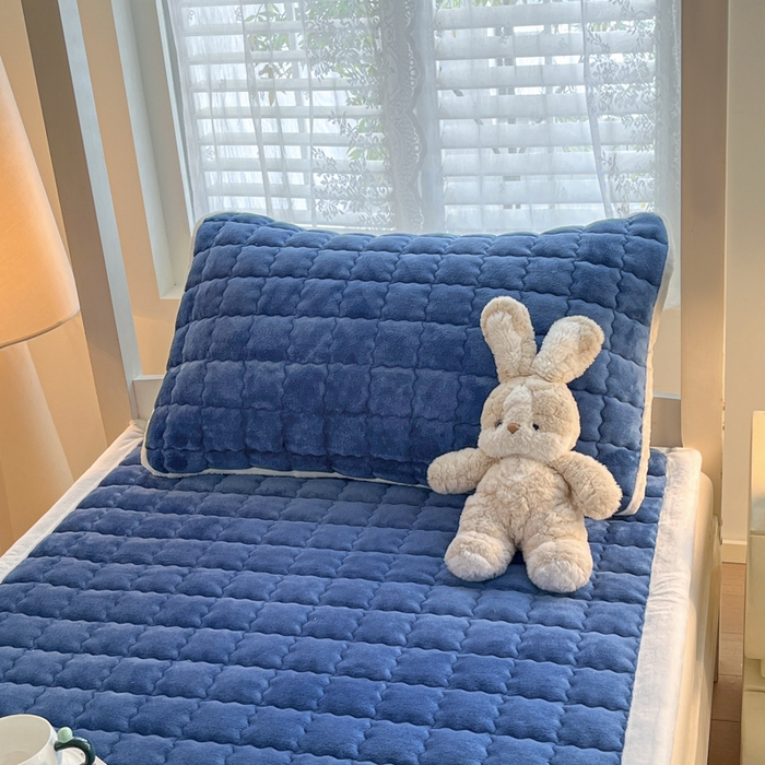 91家纺网 家纺一手货源 找家纺 莉莉安家纺 2025牛奶绒床垫褥子软垫家用加厚宿舍学生单人铺垫被冬季加绒毛毯床褥 宾利蓝