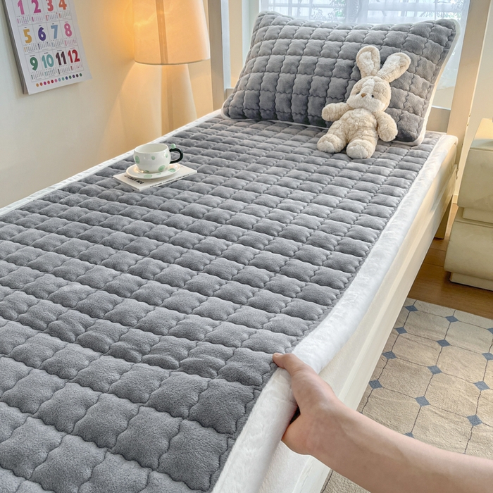 91家纺网 家纺一手货源 找家纺 莉莉安家纺 2025牛奶绒床垫褥子软垫家用加厚宿舍学生单人铺垫被冬季加绒毛毯床褥 高级灰