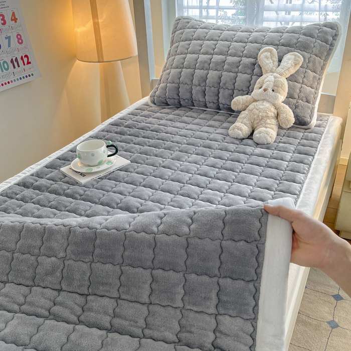 91家纺网 家纺一手货源 找家纺 莉莉安家纺 2025牛奶绒床垫褥子软垫家用加厚宿舍学生单人铺垫被冬季加绒毛毯床褥 高级灰