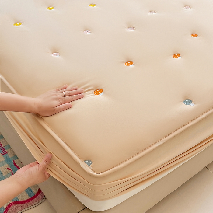 91家纺网 家纺一手货源 找家纺 梦舒羽 2025新款水洗棉刺绣夹棉床笠床笠防滑床罩床垫保护套榻榻米宿舍三件套 蘑菇屋-奶茶咖