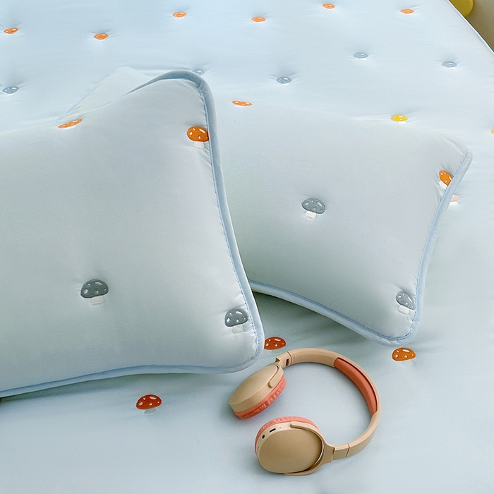 91家纺网 家纺一手货源 找家纺 梦舒羽 2025新款水洗棉刺绣夹棉床笠床笠防滑床罩床垫保护套榻榻米宿舍三件套 蘑菇屋-星空蓝