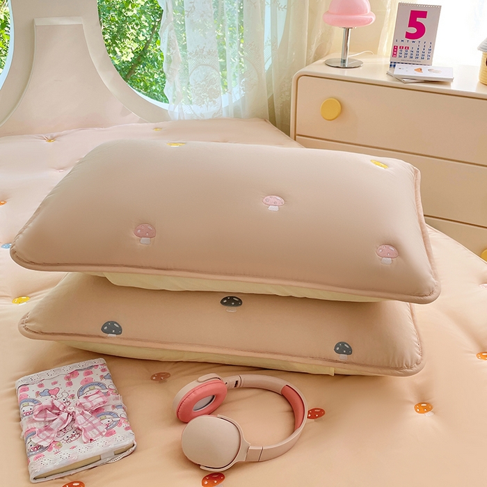 91家纺网 家纺一手货源 找家纺 梦舒羽 2025新款水洗棉刺绣夹棉床笠床笠防滑床罩床垫保护套榻榻米宿舍三件套 蘑菇屋-奶茶咖