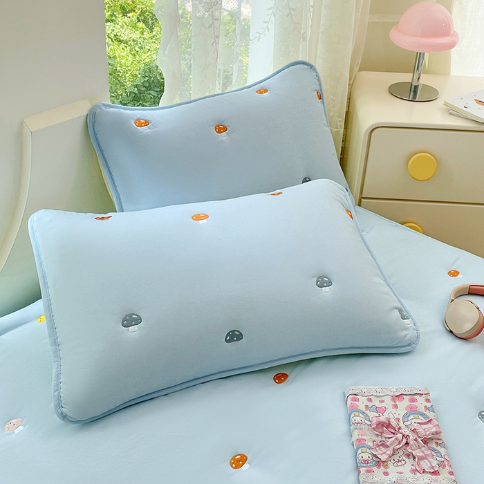 91家纺网 家纺一手货源 找家纺 梦舒羽 2025新款水洗棉刺绣夹棉床笠床笠防滑床罩床垫保护套榻榻米宿舍三件套 蘑菇屋-星空蓝