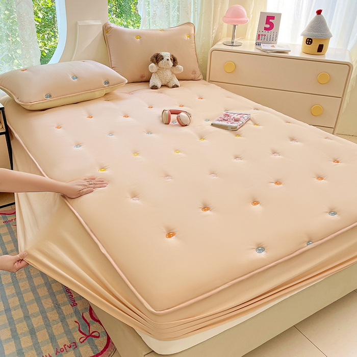 91家纺网 家纺一手货源 找家纺 梦舒羽 2025新款水洗棉刺绣夹棉床笠床笠防滑床罩床垫保护套榻榻米宿舍三件套 蘑菇屋-奶茶咖