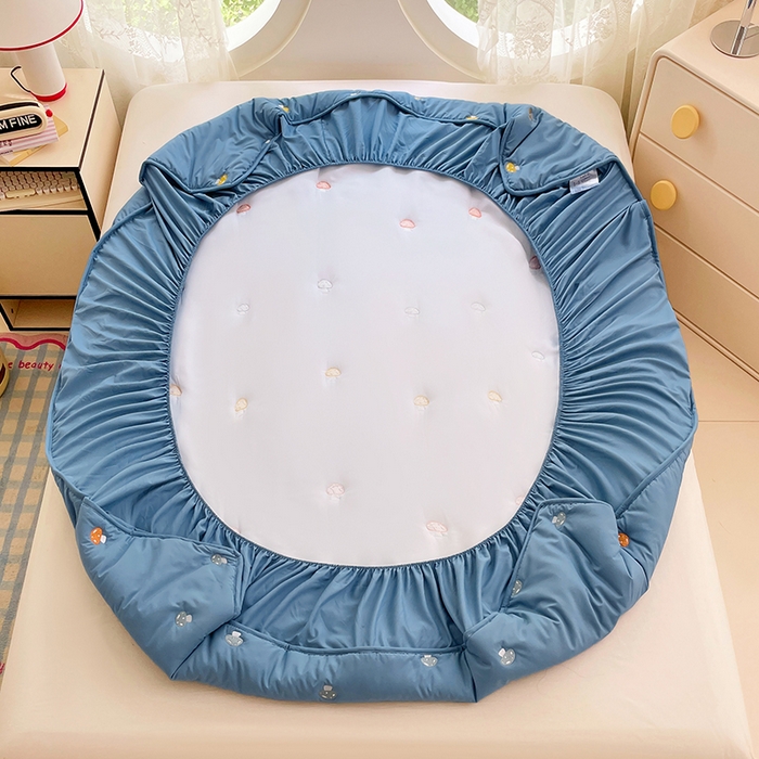 91家纺网 家纺一手货源 找家纺 梦舒羽 2025新款水洗棉刺绣夹棉床笠床笠防滑床罩床垫保护套榻榻米宿舍三件套 蘑菇屋-藏青蓝